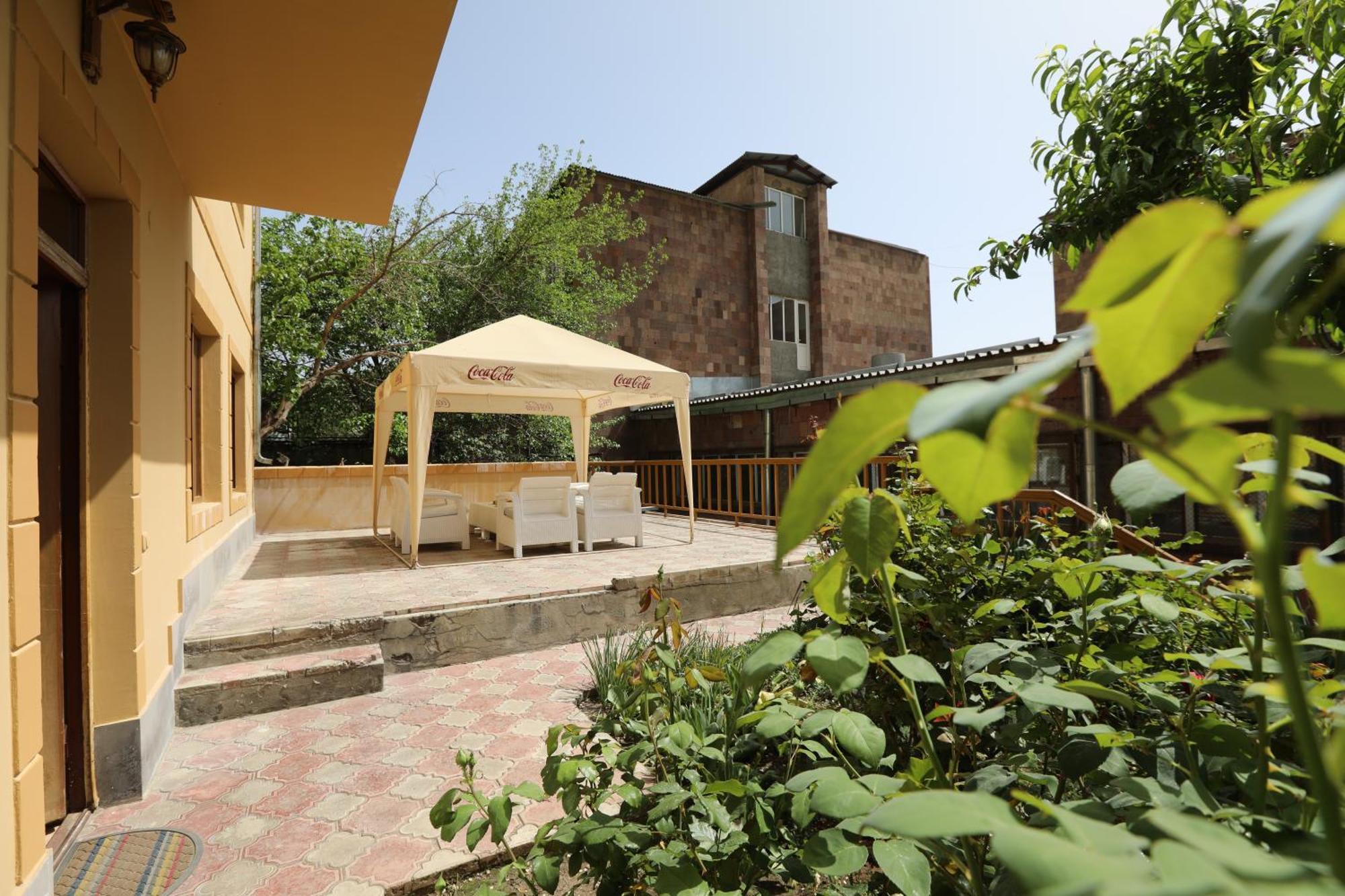 Popock Baghramyan Bed & Breakfast Yerevan Exterior photo