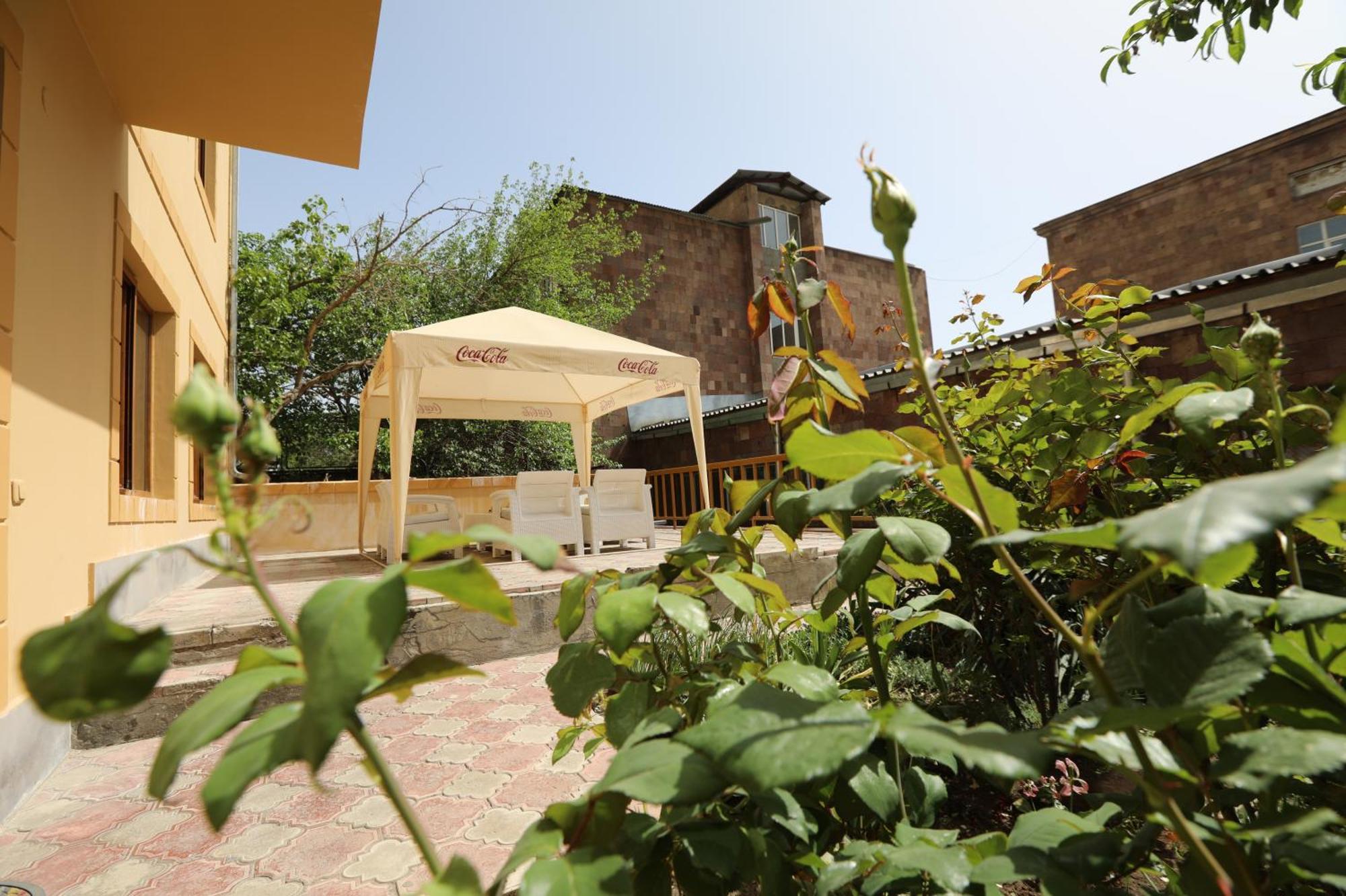 Popock Baghramyan Bed & Breakfast Yerevan Exterior photo