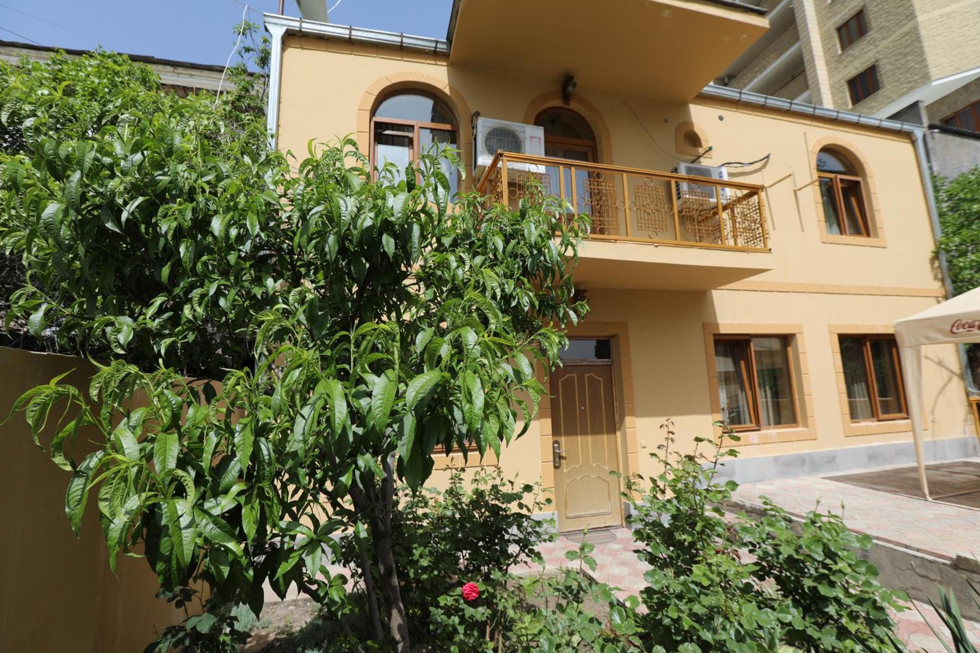 Popock Baghramyan Bed & Breakfast Yerevan Exterior photo